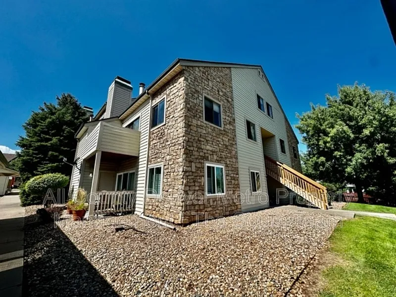3 bed, 3.0 bath, 1405 sqft, $2,395 — Photo 3
