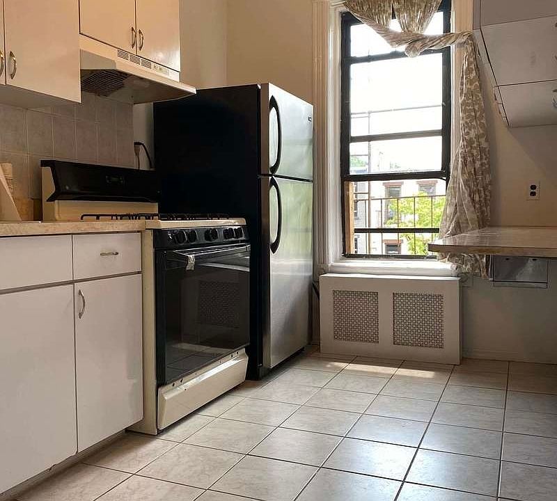 1st image of 162 15th St #3R