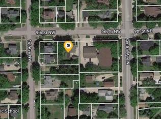 17 9th St NW, Faribault, MN 55021