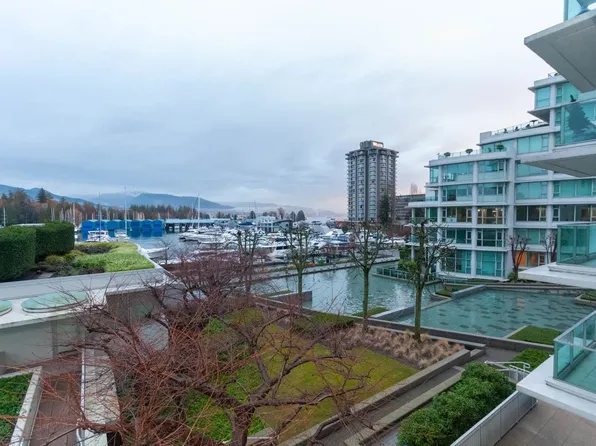 1777 Bayshore Dr #302, Vancouver, BC V6G 3H2
