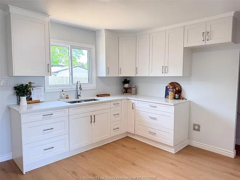 1651 Aubin Rd — Photo 3