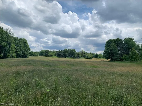 Strausser St NW, North Canton, OH 44720