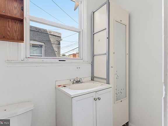 5th image of 1618 E 29th St