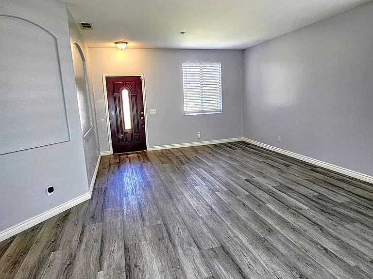 17371 Redmaple St — Photo 4