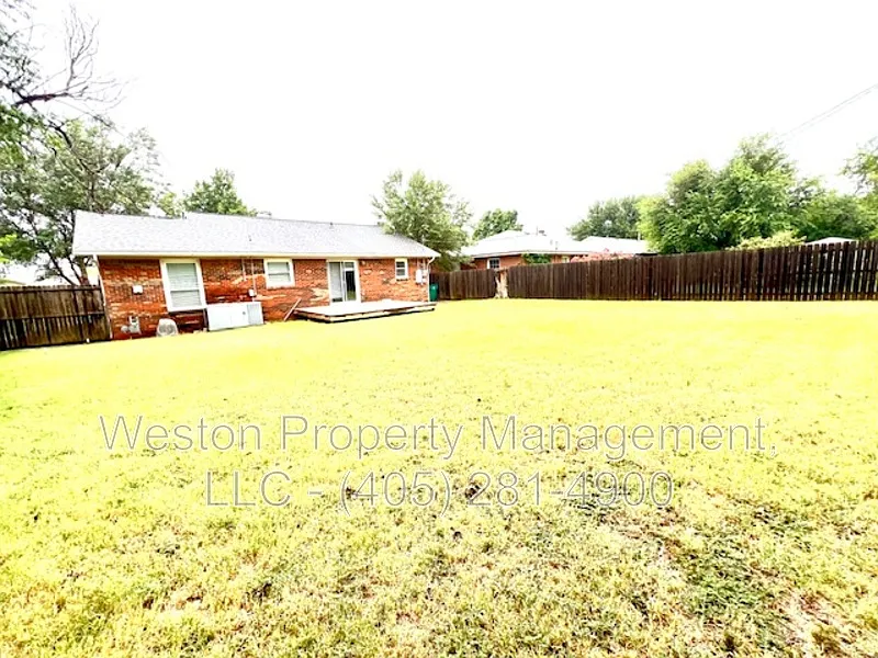 2 bed, 1.0 bath, 924 sqft, $1,325 — Photo 2