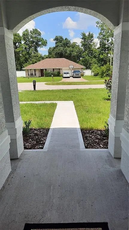 3 bed, 2.0 bath, 2047 sqft, $1,950 — Photo 3
