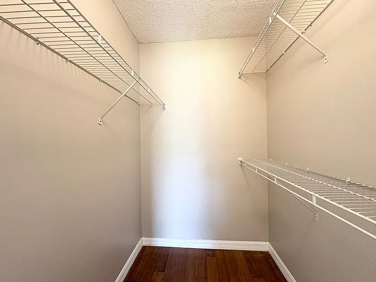 380 Lakepointe Dr #204 — Photo 17