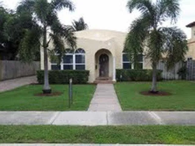 3 bed, 2.0 bath, 1414 sqft, $3,250 — Photo 1