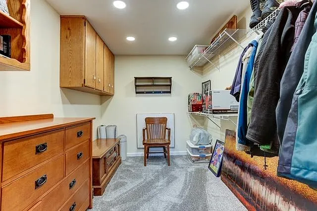 Master closet 1