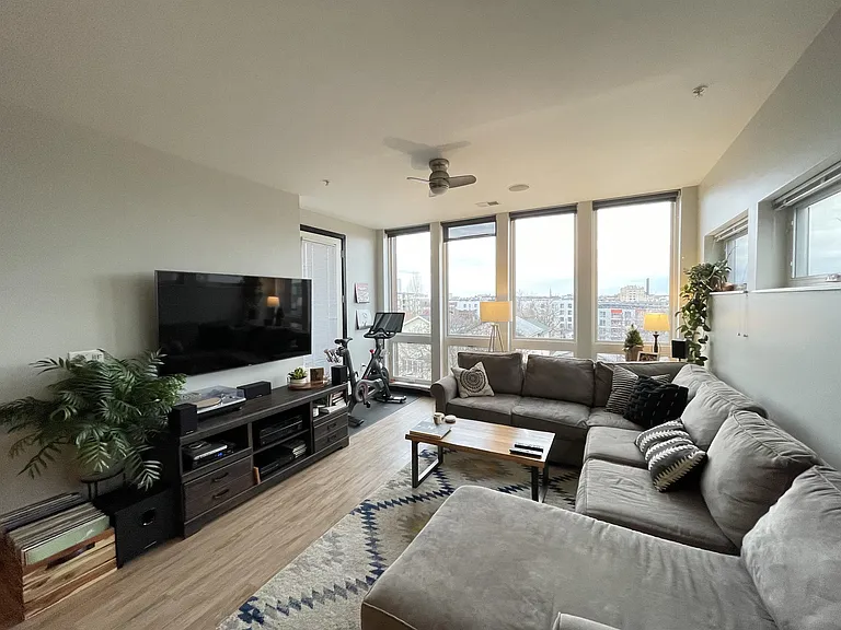 1530 N Jackson St #402 — Photo 6