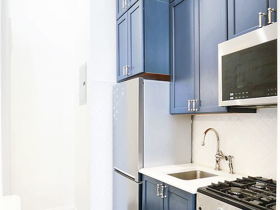 3rd image of 124 E 70th St #1F