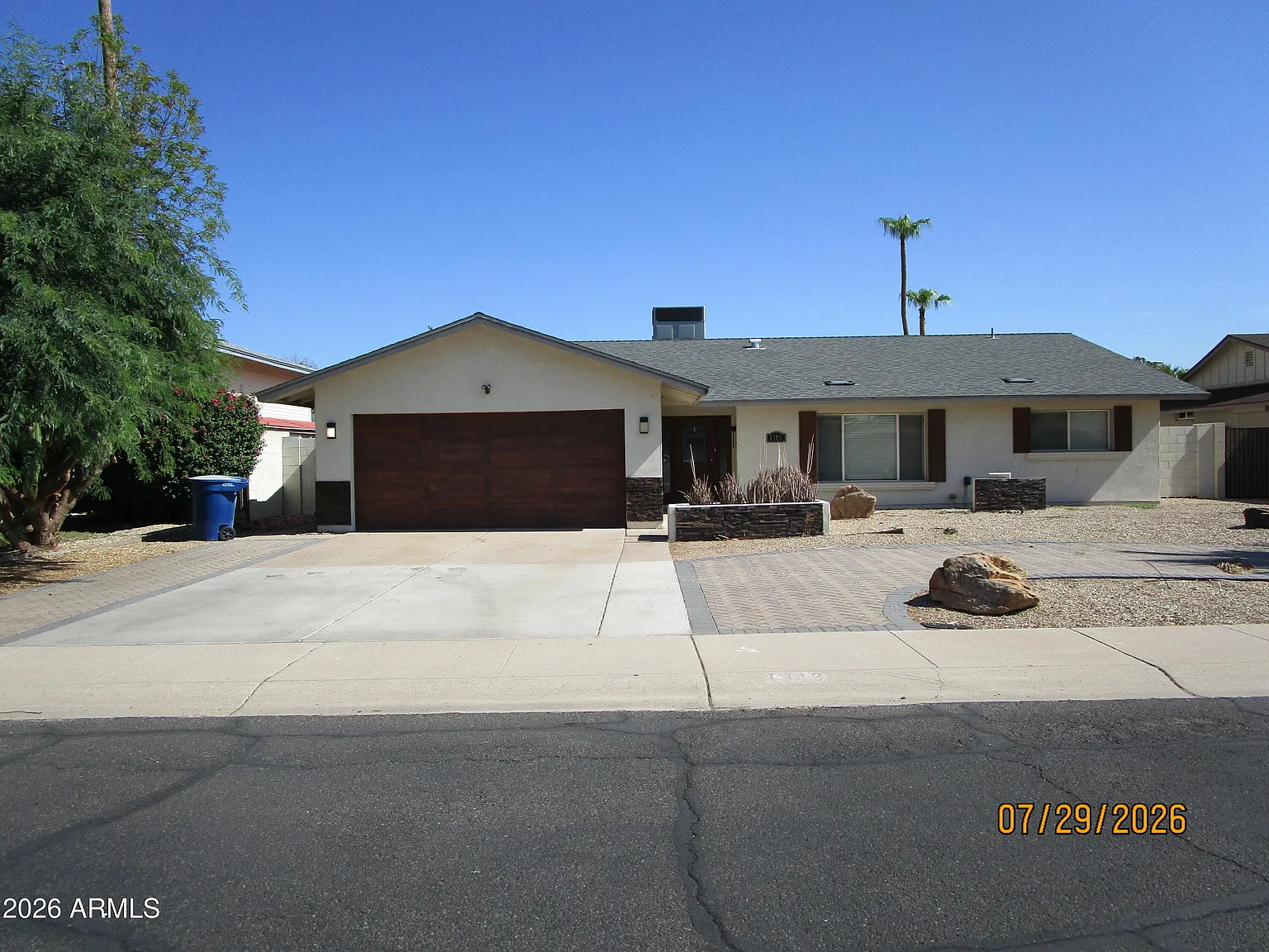3 bed, 2.0 bath, 1852 sqft, $2,850 — Photo 2