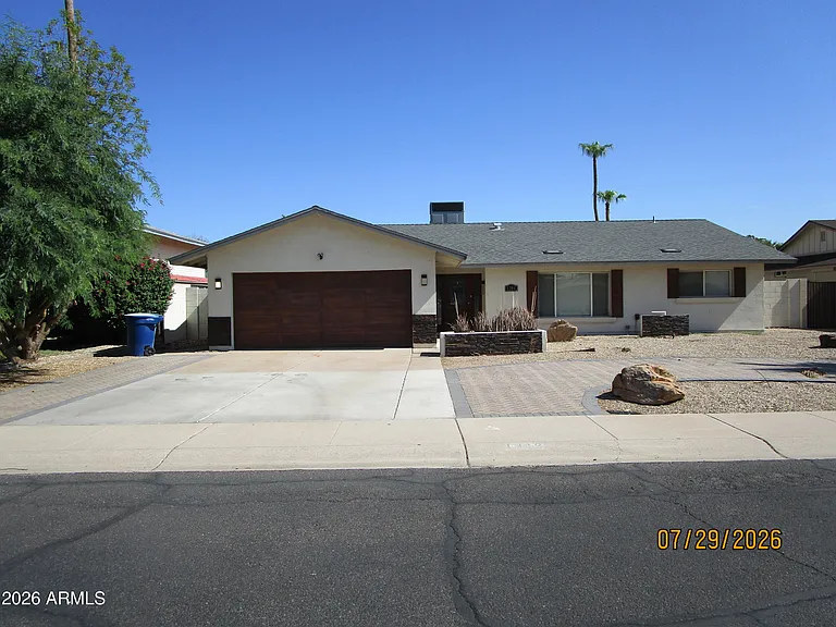 1316 E Donner Dr — Photo 2