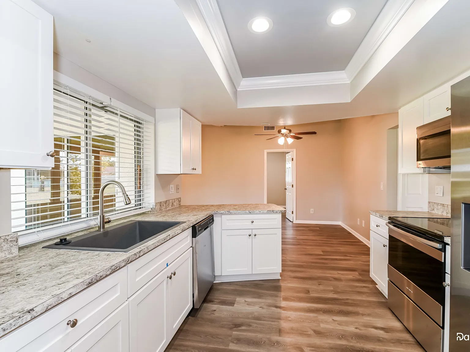 3 bed, 2.0 bath, 1528 sqft, $2,025 — Photo 3