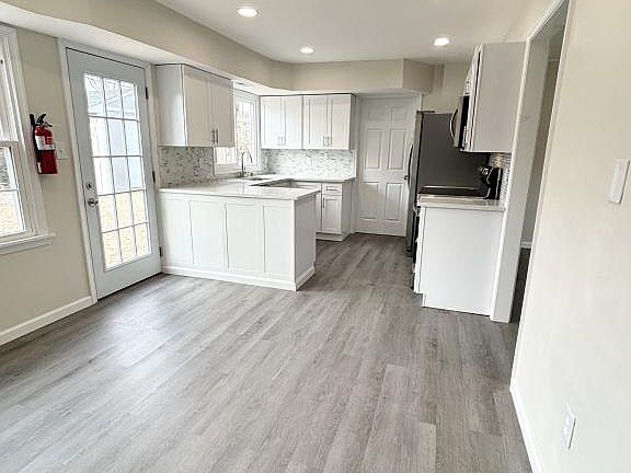 4th image of 140 Somerset Dr