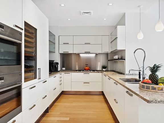 4th image of 144 W 18th St #700E
