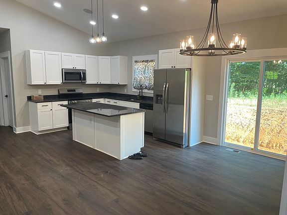 5th image of 352 Boles Rd