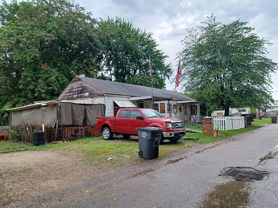 2nd image of 2417 N Kerth Ave