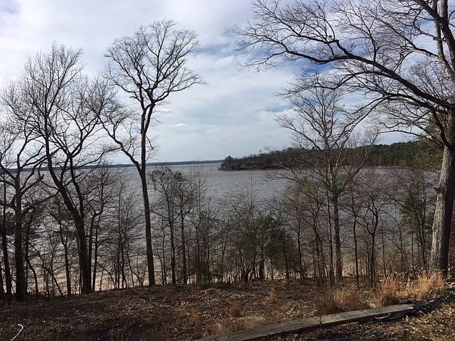 1st image of 200 Lakeside Pl