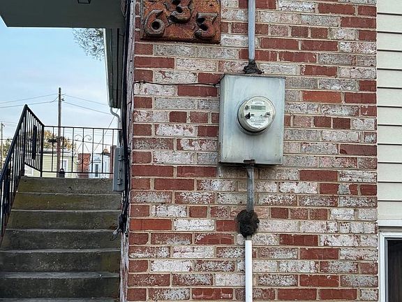 3rd image of 633 Raleigh Pl SE