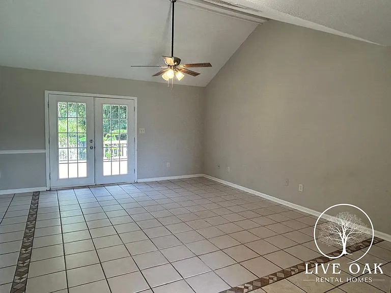 952 Gulfstream Rd — Photo 4