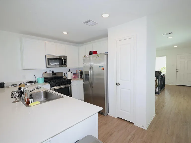 7430 Clover Chase Dr — Photo 5