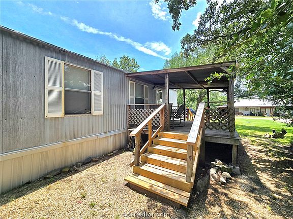 3rd image of 416 Leaning Oak Ln