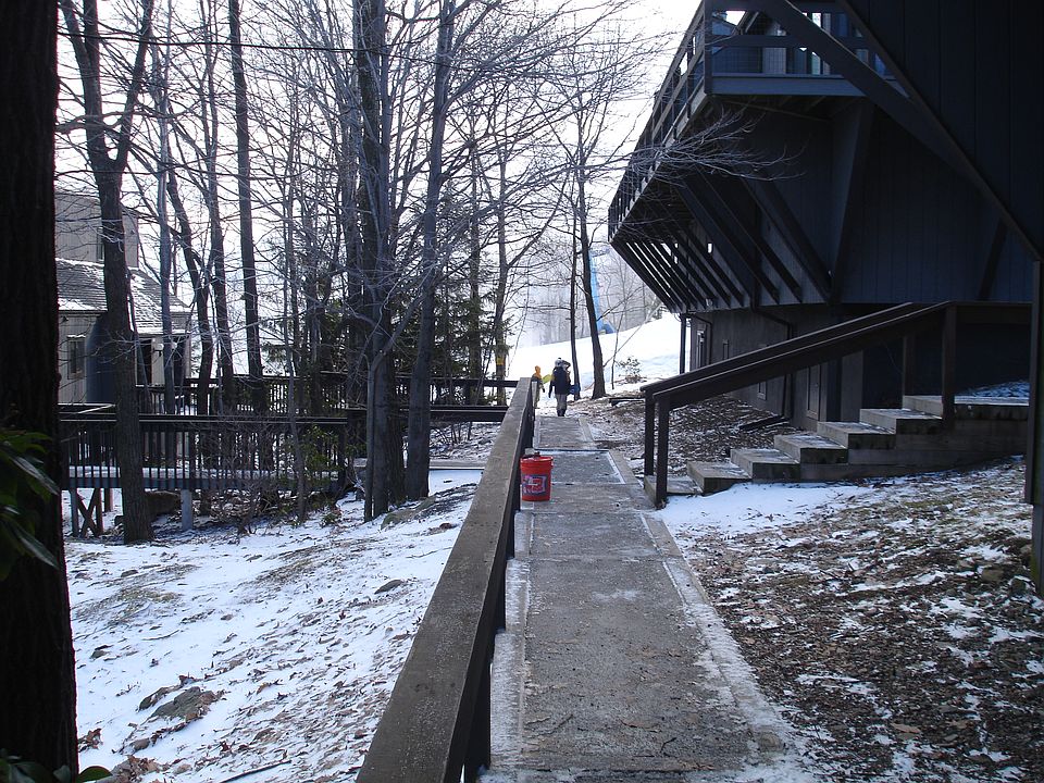 Prime location to slopes!