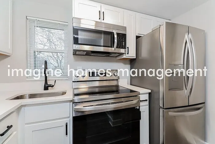 2898 Maple St — Photo 9