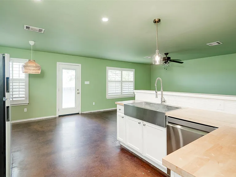 18325 Maxa Dr — Photo 11