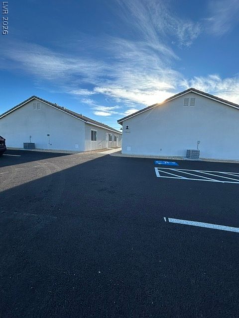1st image of 1060 Hall Ave #3