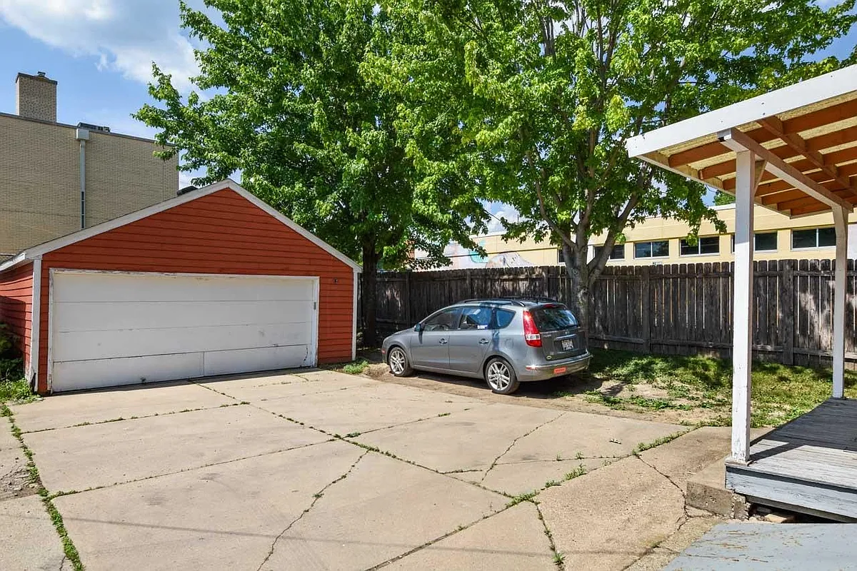 Building Photo - 1224 Jenifer St #2