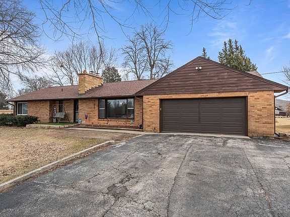 3rd image of 1504 S Mulford Rd