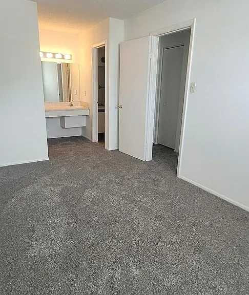502 Wharf Ct — Photo 8