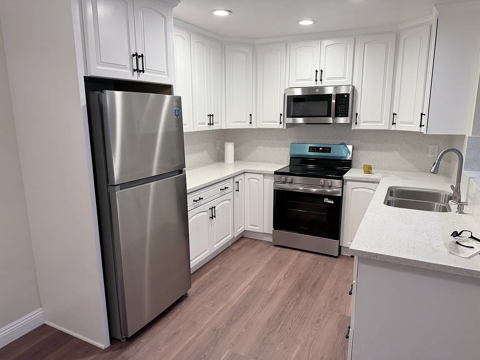 2 bed, 873 sqft, $2,700 — Photo 3