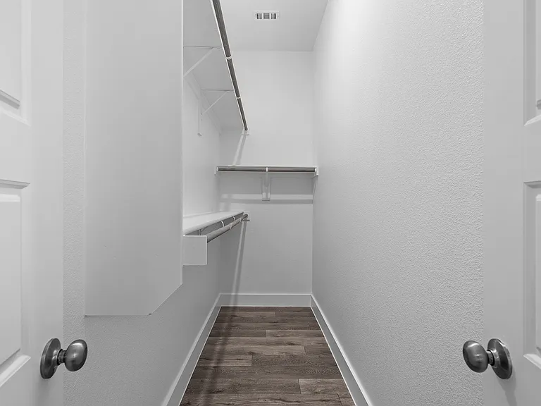 Walk-in Closet Walk-in Closet