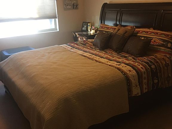 Master bedroom (king size bed)