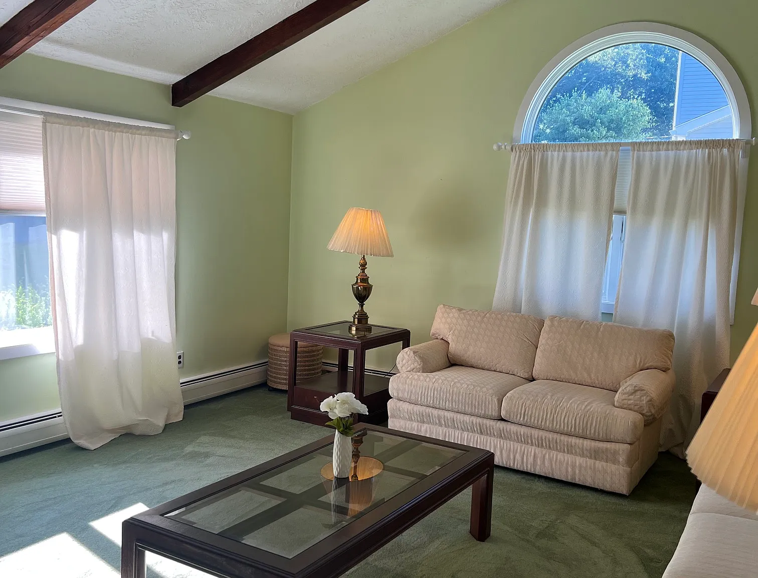 4 bed, 1.5 bath, 1548 sqft, $4,000 — Photo 2
