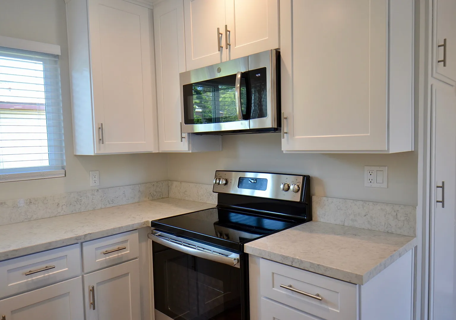 Patio Balcony! Ac! Stunning Canyon Views! Reserved Parking! Upstairs Corner Home! — Photo 4