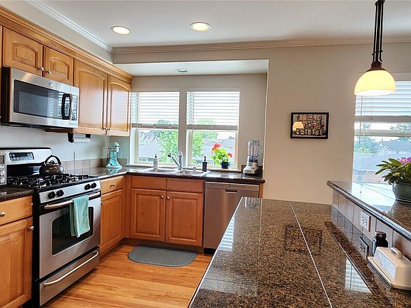 4th image of 406 Wood Street #201