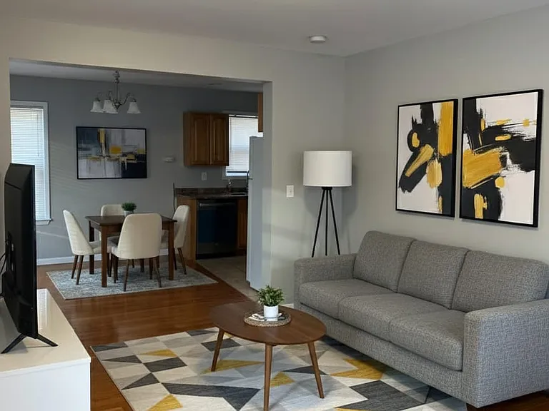 319 Charles Ave #A — Photo 2