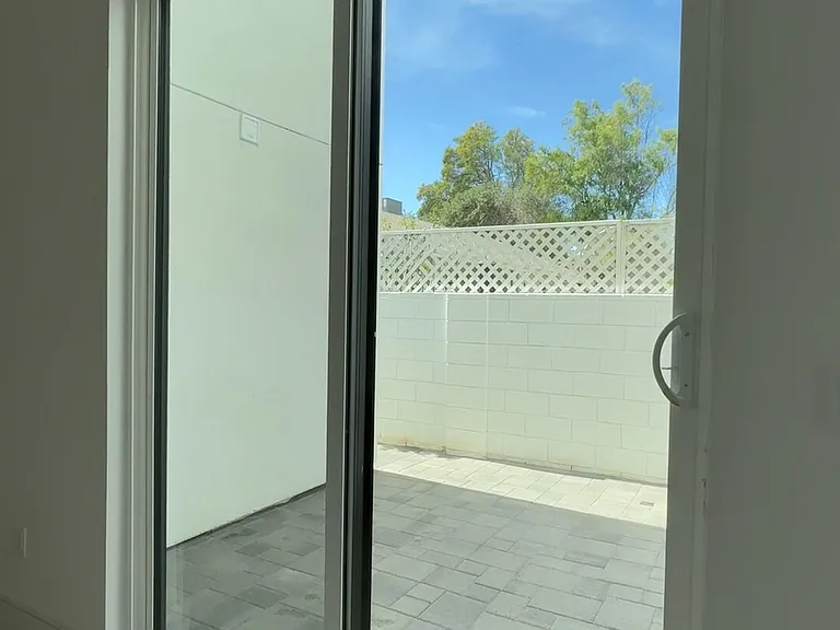 16508 San Fernando Mission Blvd — Photo 17