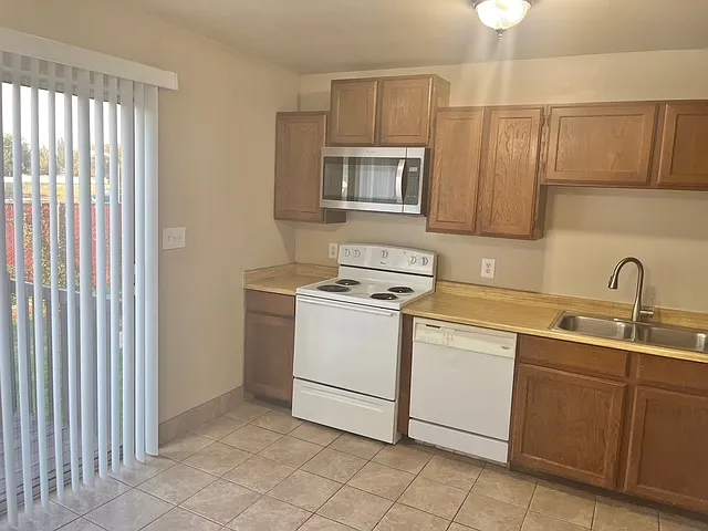 1350 W 100 N #33 — Photo 21