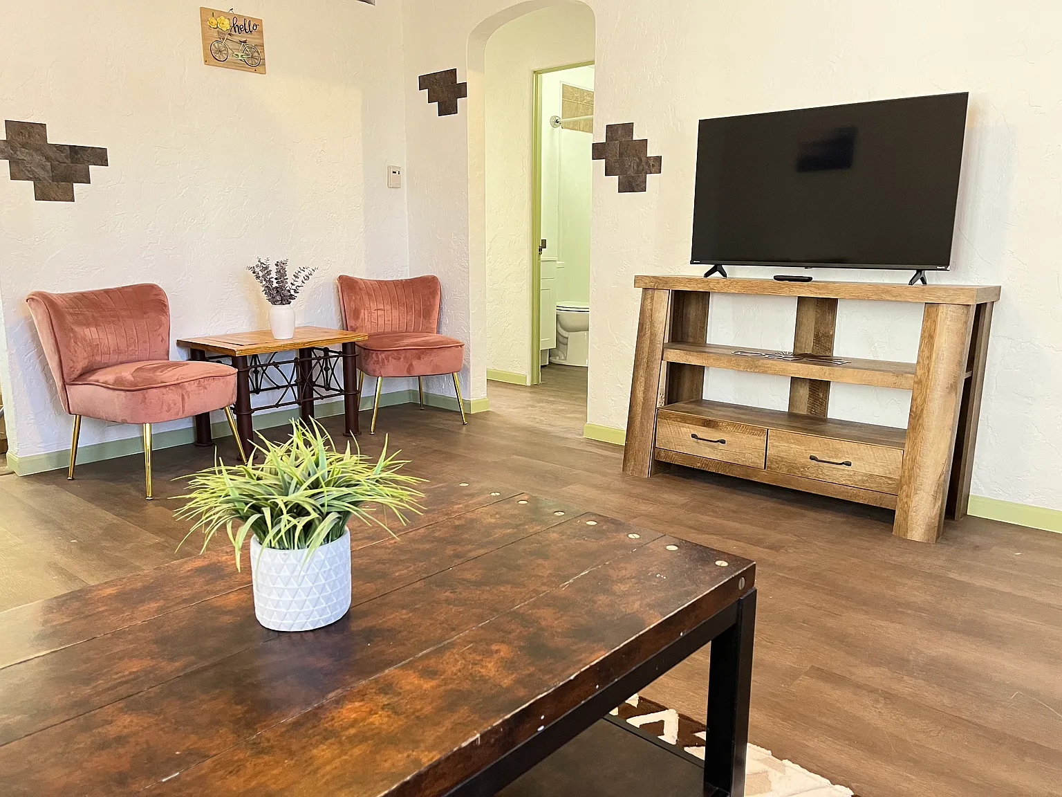 2 bed, 770 sqft, $1,950 — Photo 2