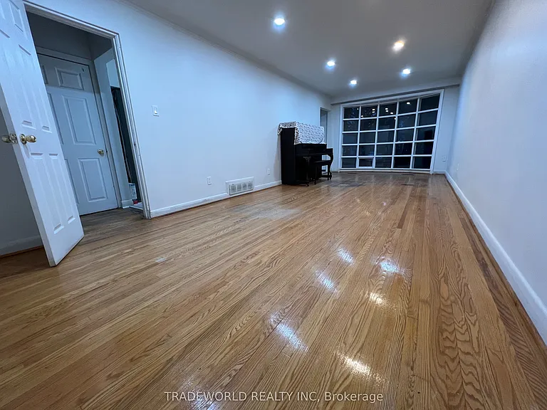 25 Linelle St #UPSTAIRS — Photo 6