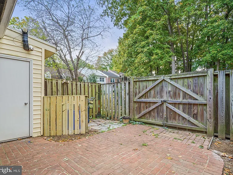812 Azalea Dr #16 — Photo 21