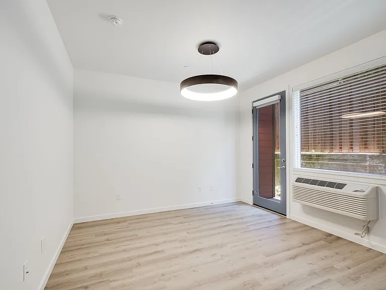 Ellie Jean Apartments — Photo 18