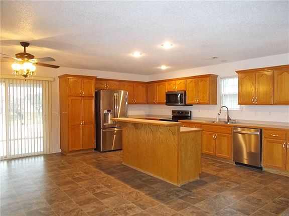 4th image of 817 Clancy Ct