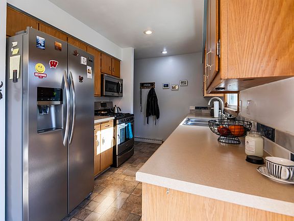 4th image of 613 Pioneer Ave