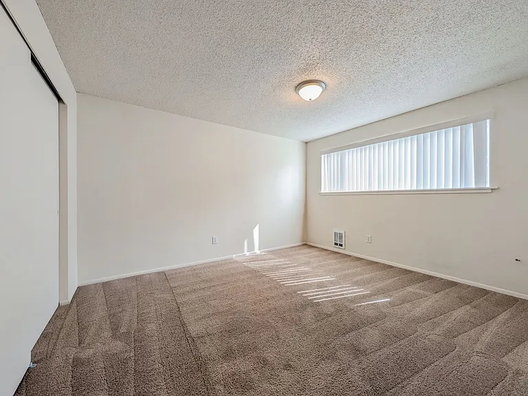 15901 Manor Way — Photo 6